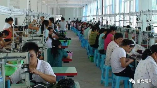 服裝廠進(jìn)度跟蹤該如何管理-一招聘模板驚醒衣服廠家
